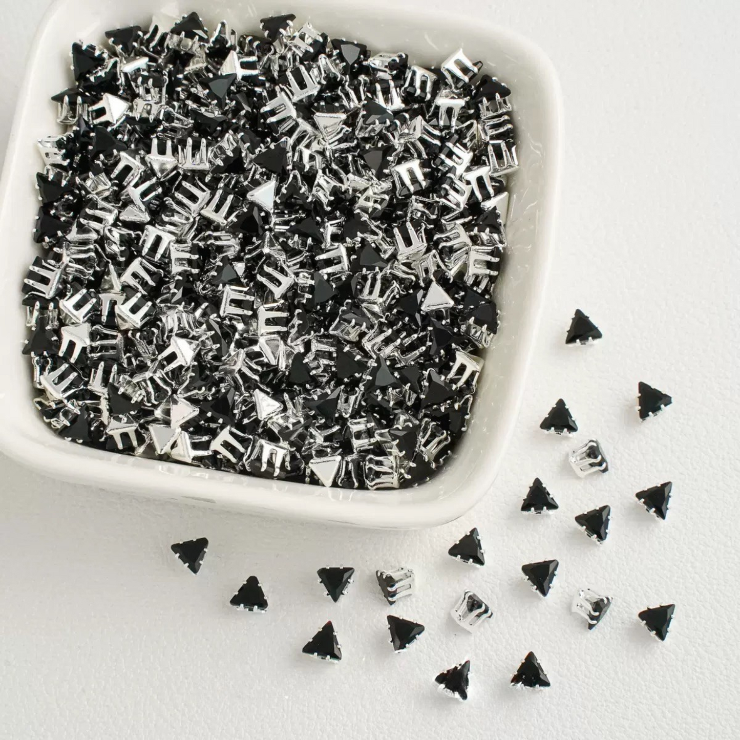 γA17γ50pcs Triangle Zircon Beads β 4mm Silver-Claw DIY Spacer for Handmade Jewelry