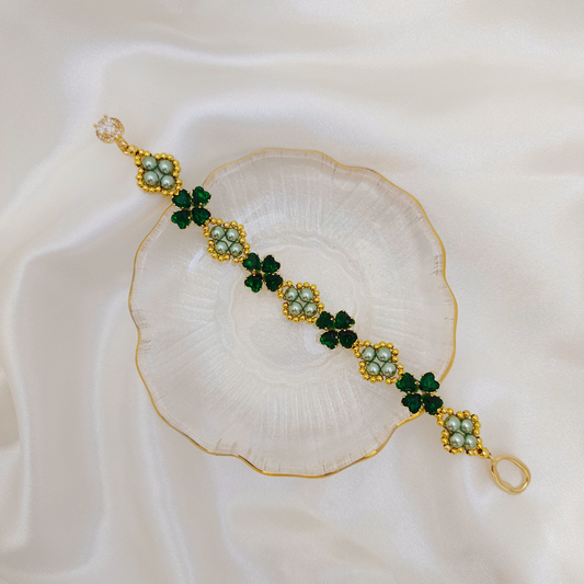 No.70 Clover Handmade Bracelet – Heart-Shaped CZ Charms, Pearls & Oval Clasp