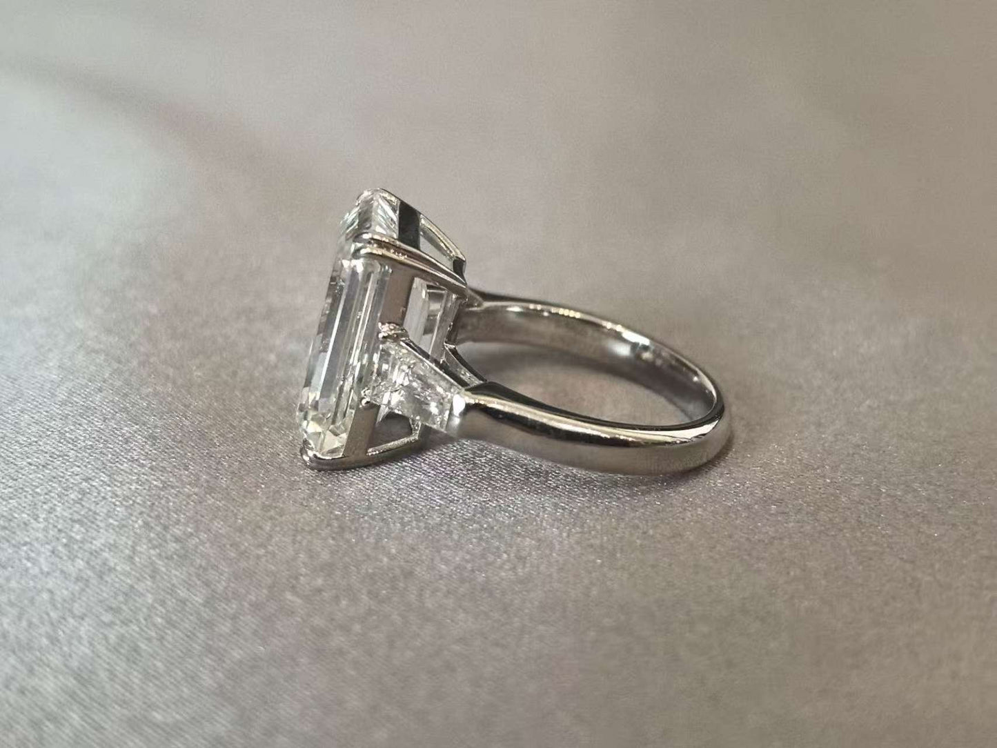 Emerald-Center Trilogy Ring | Baguette Sidestones | Architectural Elegance | Lab-Grown Diamonds