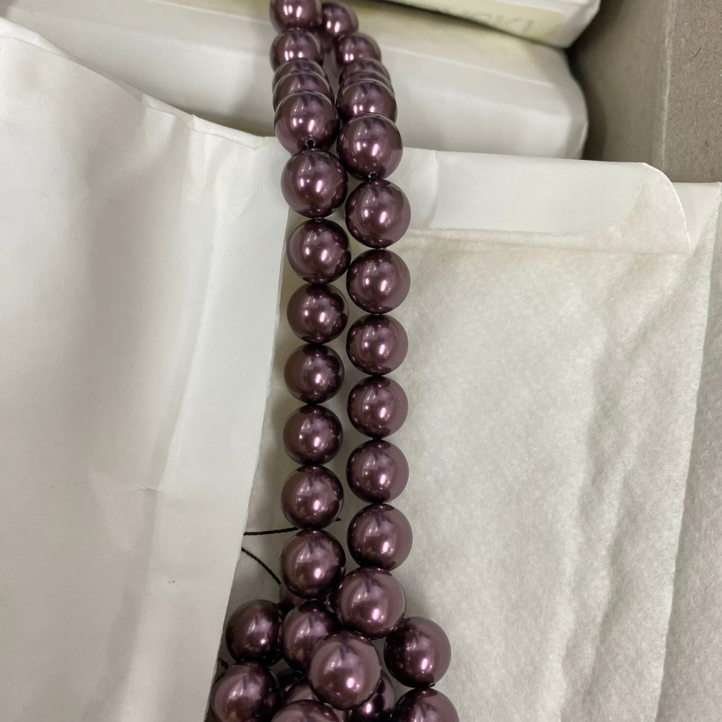 Crystal Burgundy Pearl-Swarovski Color 301
