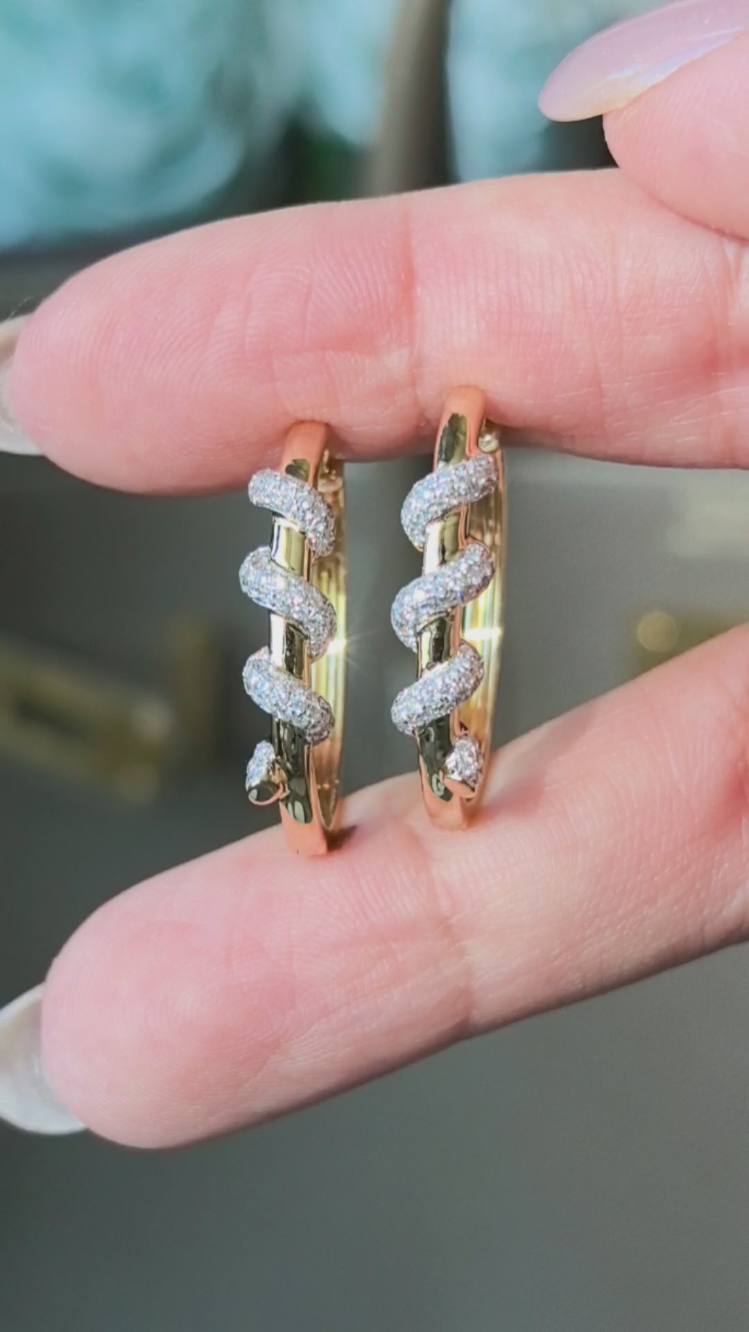 0.54ct 6.7g Twisted Hoop Earrings | 14K Gold | Elegant Design