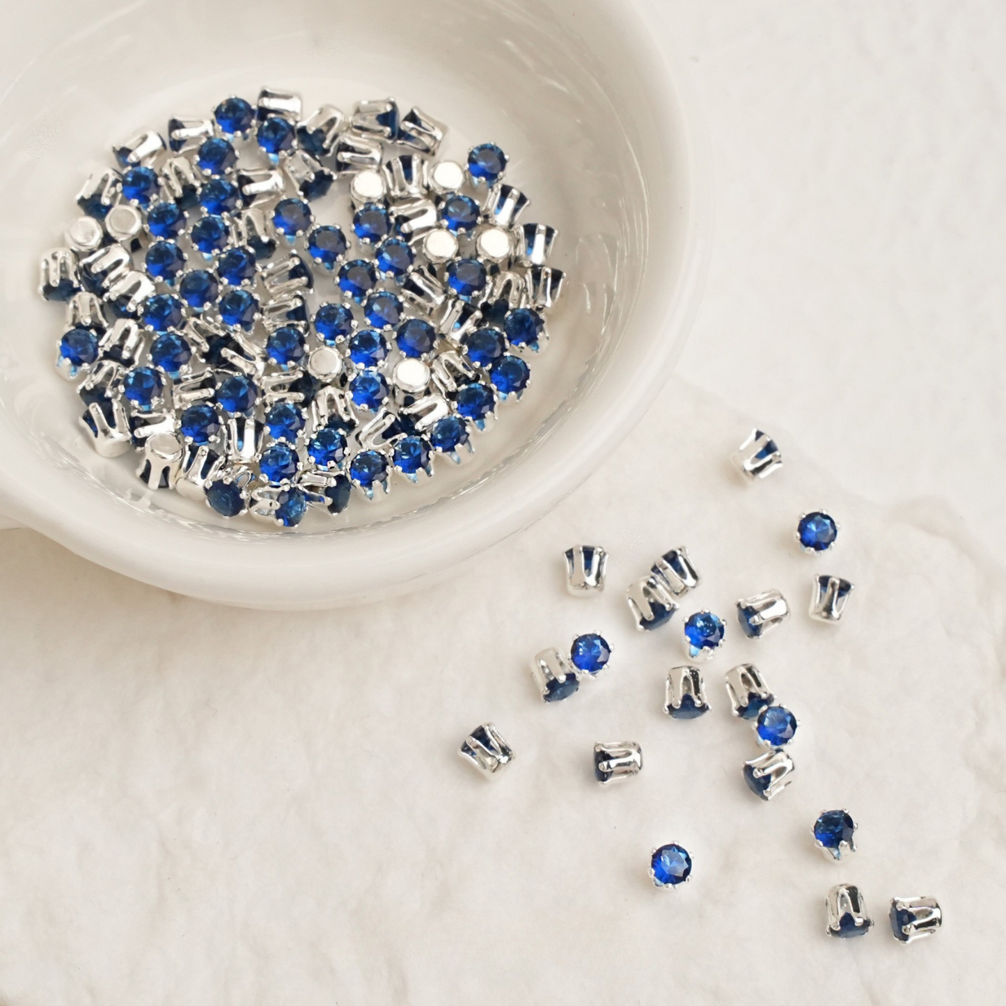 【A02】 50pcs 3mm Round Zircon Beads – Silver-Claw Rhinestones for DIY Handmade Jewelry