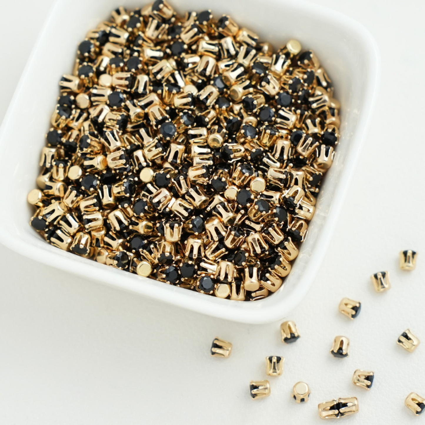 【A01】 50pcs 3mm Round Zircon Beads – Gold-Claw Rhinestones for DIY Handmade Jewelry