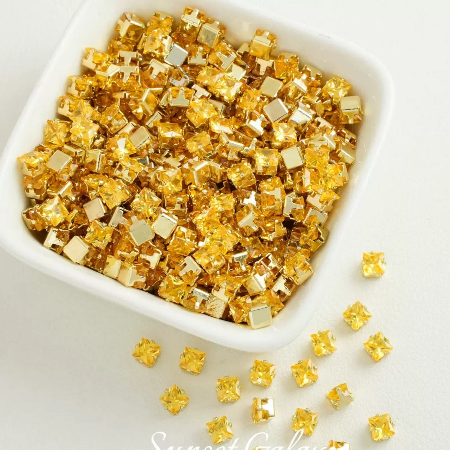 【A09】50pcs Square Zircon Beads – 4x4mm Gold-Claw DIY Spacer for Handmade Jewelry