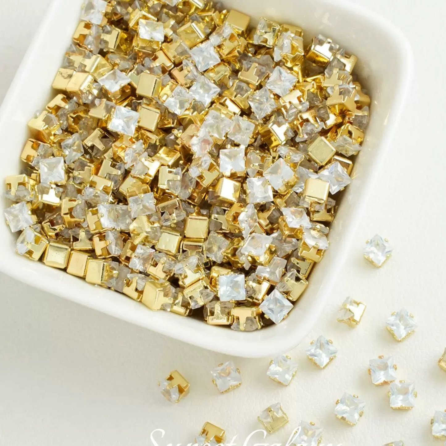 【A09】50pcs Square Zircon Beads – 4x4mm Gold-Claw DIY Spacer for Handmade Jewelry