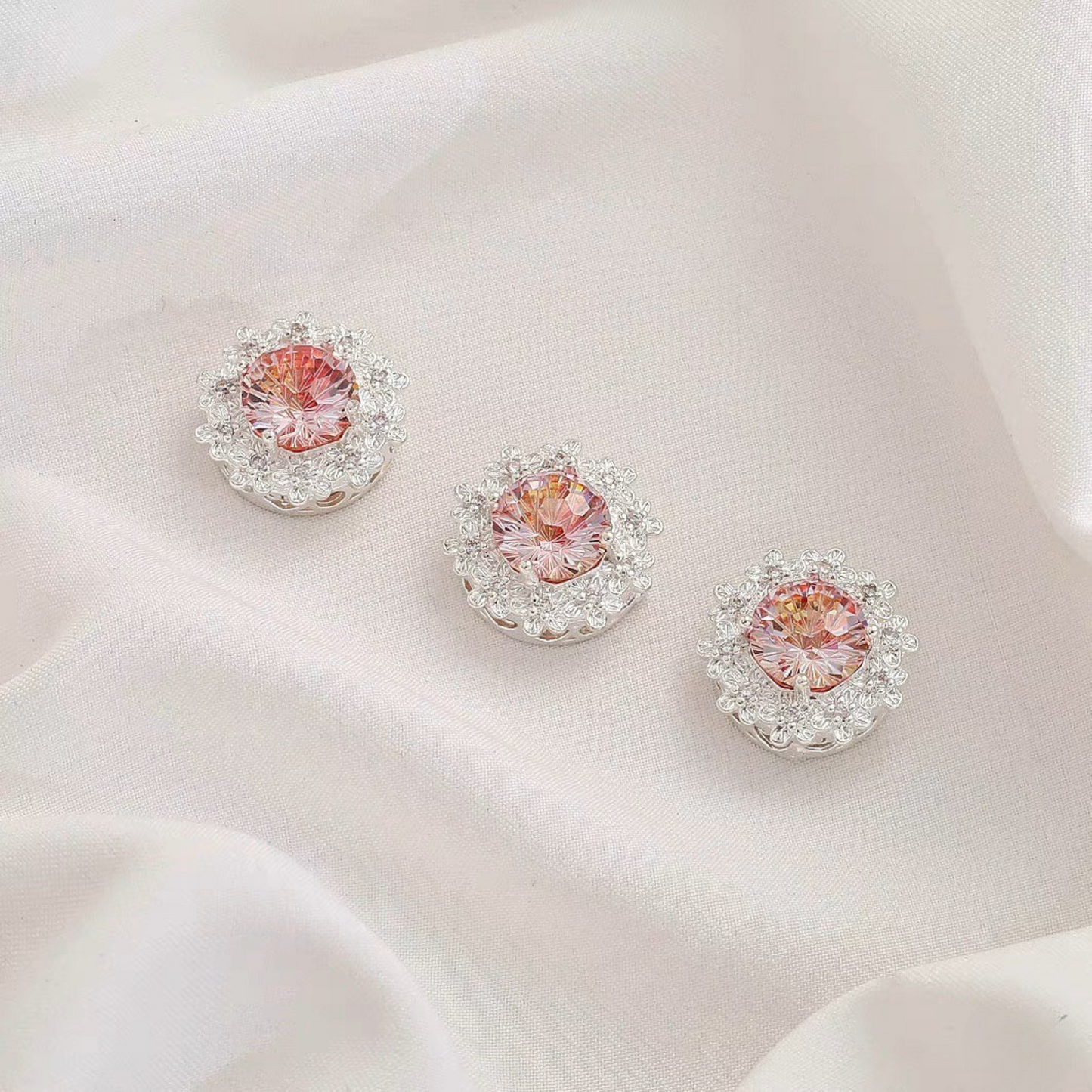 【S04】1PCS 16mm Peach Blossom Firework-Cut CZ Multi-Hole Spacer Bead – Silver-Plated, High-Color-Fast, DIY Jewelry Connector