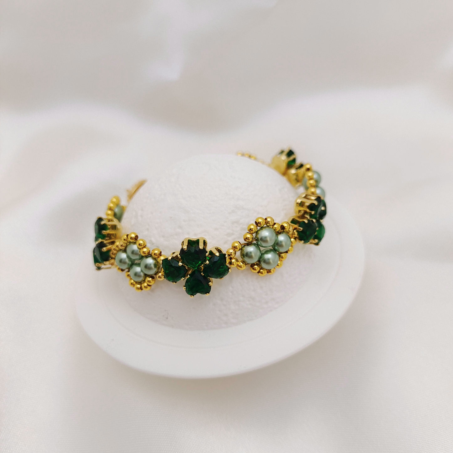 No.70 Clover Handmade Bracelet – Heart-Shaped CZ Charms, Pearls & Oval Clasp