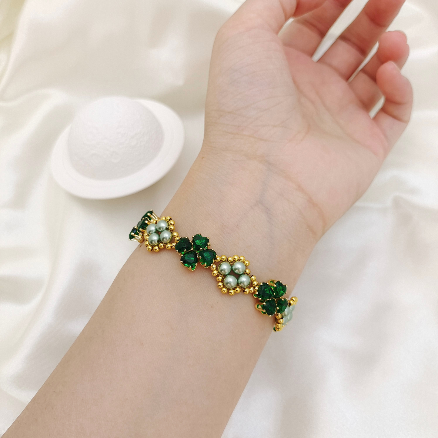 No.70 Clover Handmade Bracelet – Heart-Shaped CZ Charms, Pearls & Oval Clasp