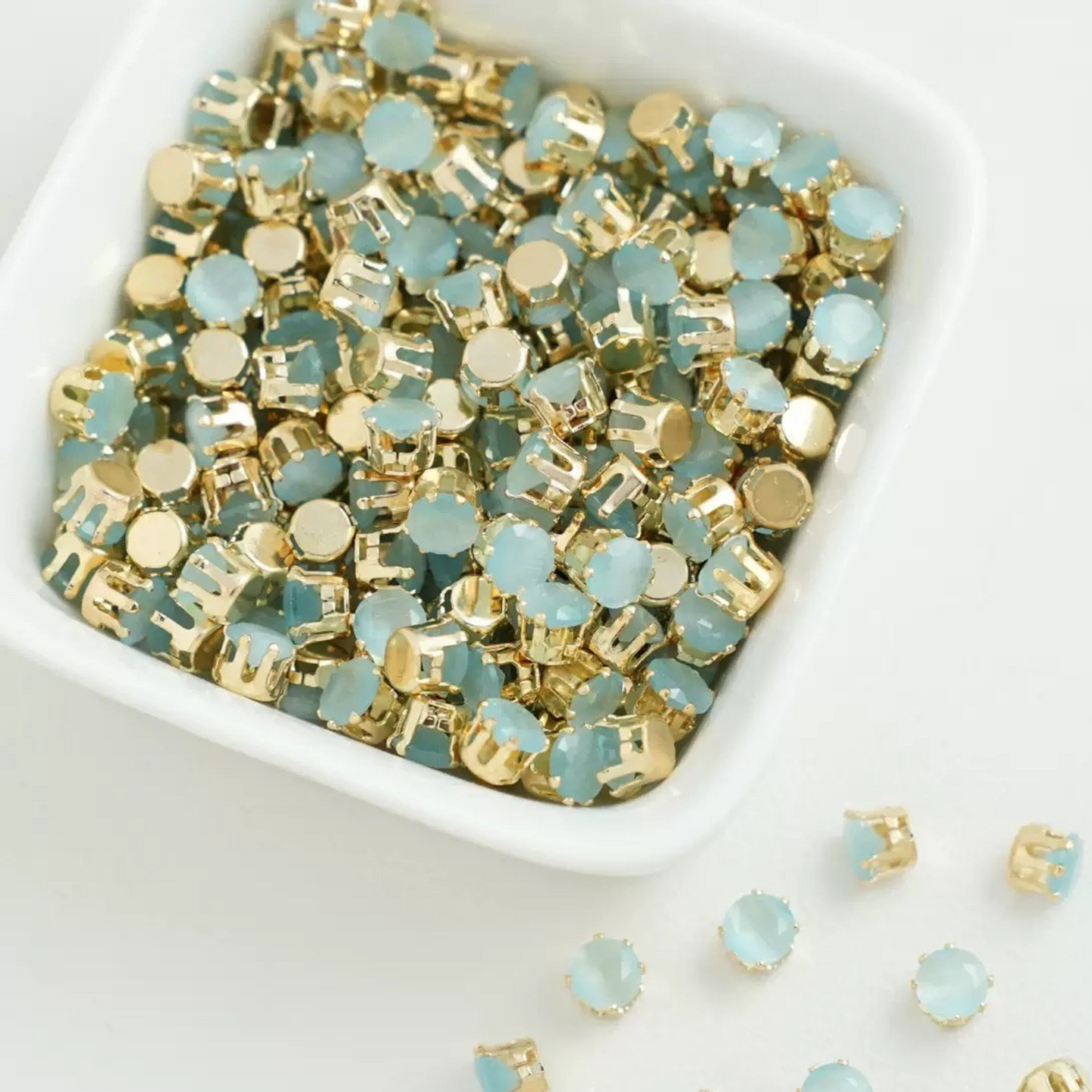 【A05】 5mm Round Zircon Beads – 50pcs Gold-Claw Rhinestones for DIY Handmade Jewelry