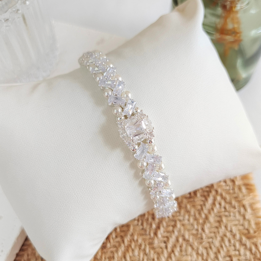 No.40 Frozen-Inspired Elsa Plus Handmade Bracelet – Ice Blue CZ & Faux Pearls, Ready to Wear