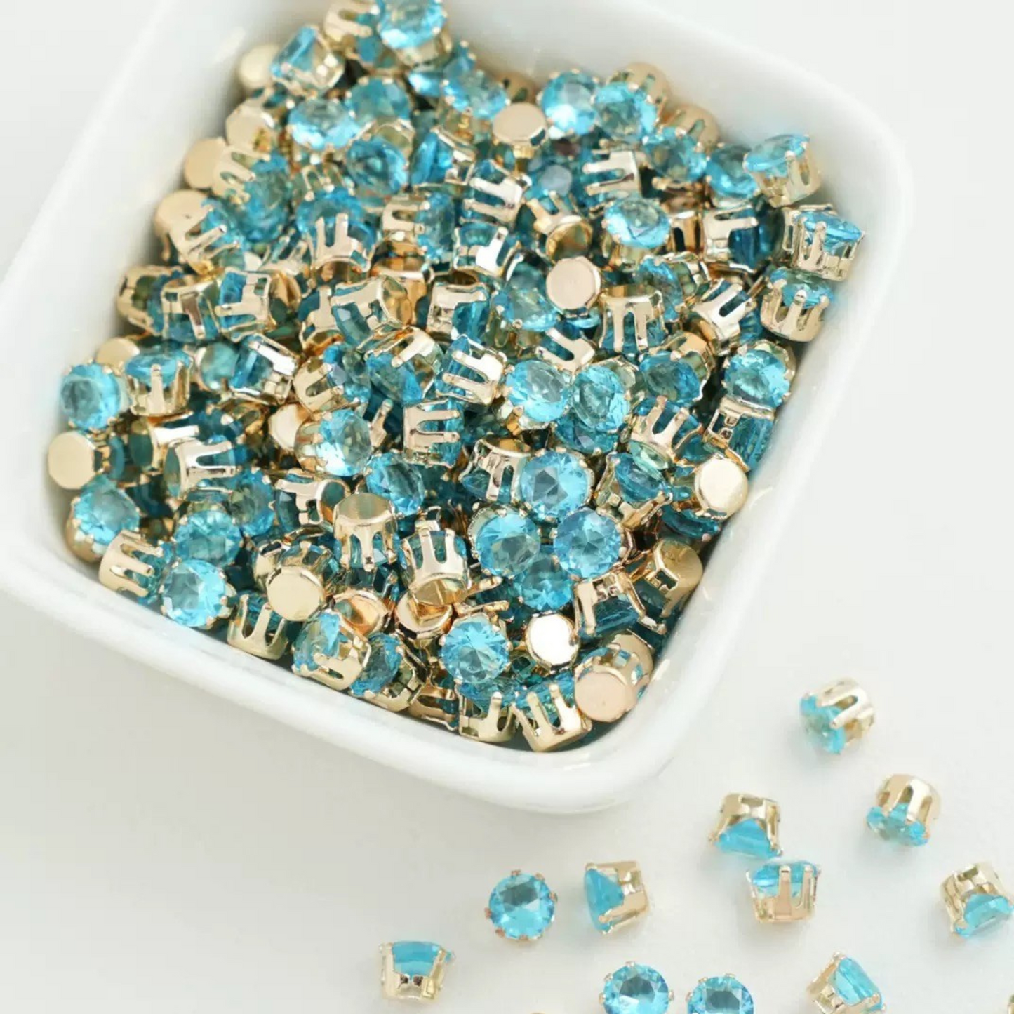 【A05】 5mm Round Zircon Beads – 50pcs Gold-Claw Rhinestones for DIY Handmade Jewelry