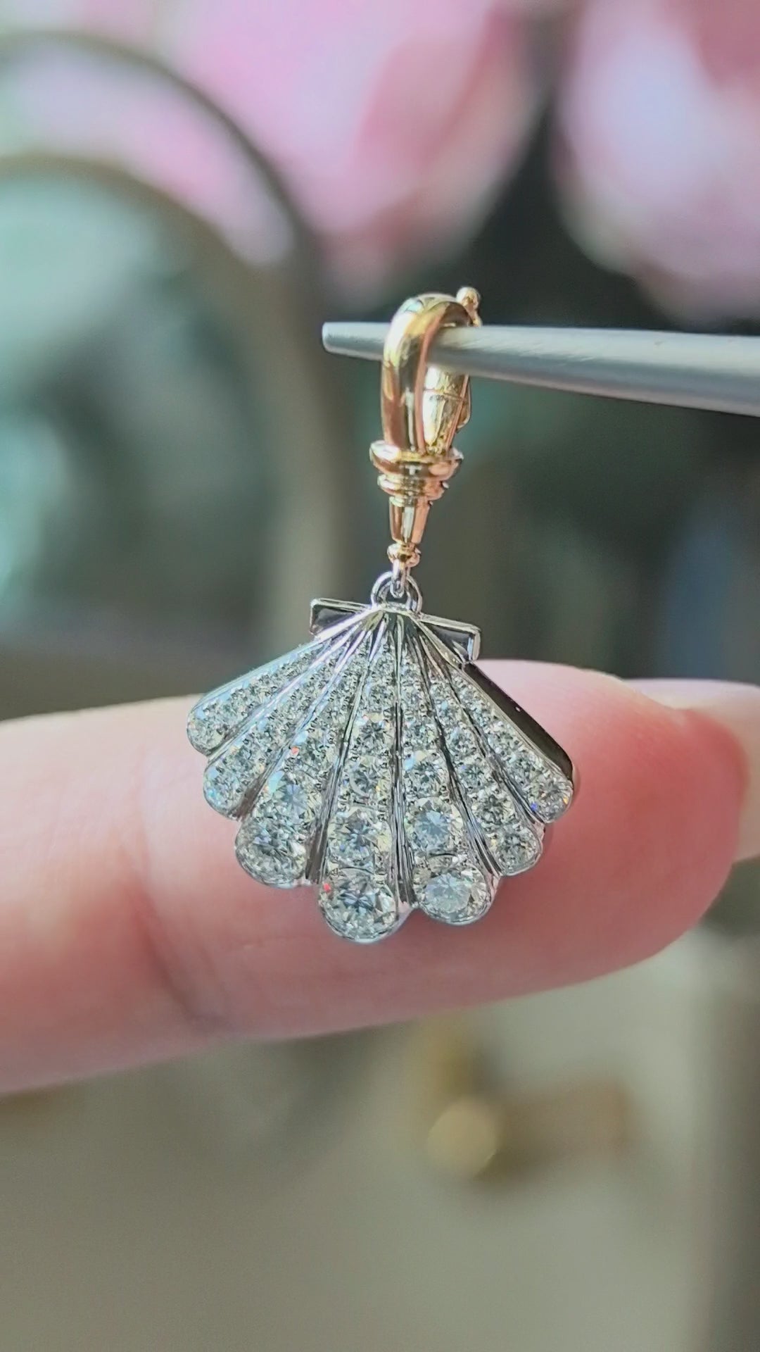 0.8ct 5.3g 18K Gold Shell Pendant | Full Pavé Lab Diamonds | Textured Back | Ethical Luxury