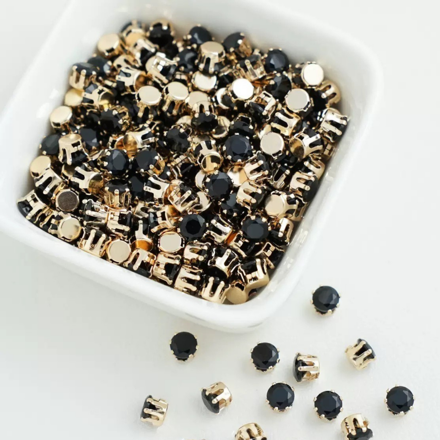 【A05】 5mm Round Zircon Beads – 50pcs Gold-Claw Rhinestones for DIY Handmade Jewelry