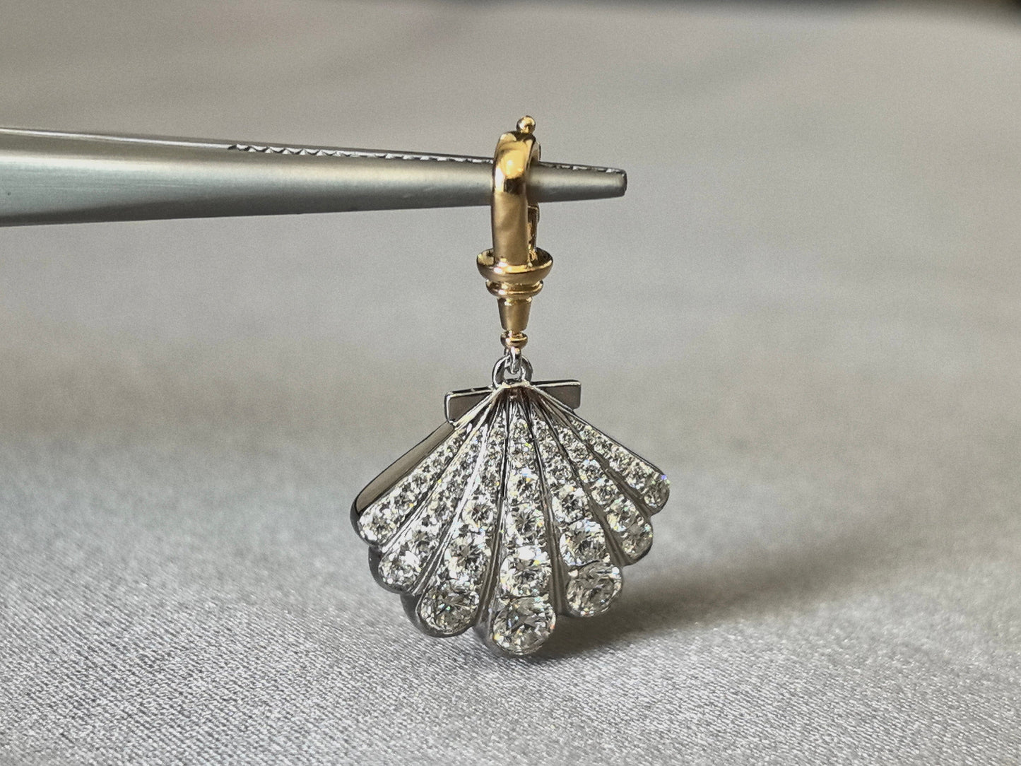 0.8ct 5.3g 18K Gold Shell Pendant | Full Pavé Lab Diamonds | Textured Back | Ethical Luxury
