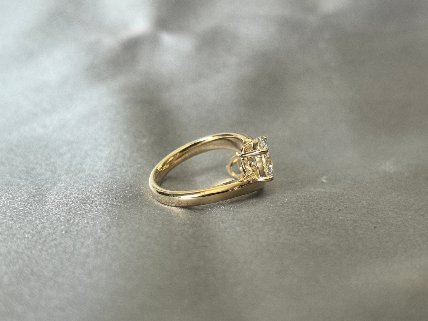 Twisted Band Dual Oval Lab Diamond Ring | 14K Gold | Architectural Elegance