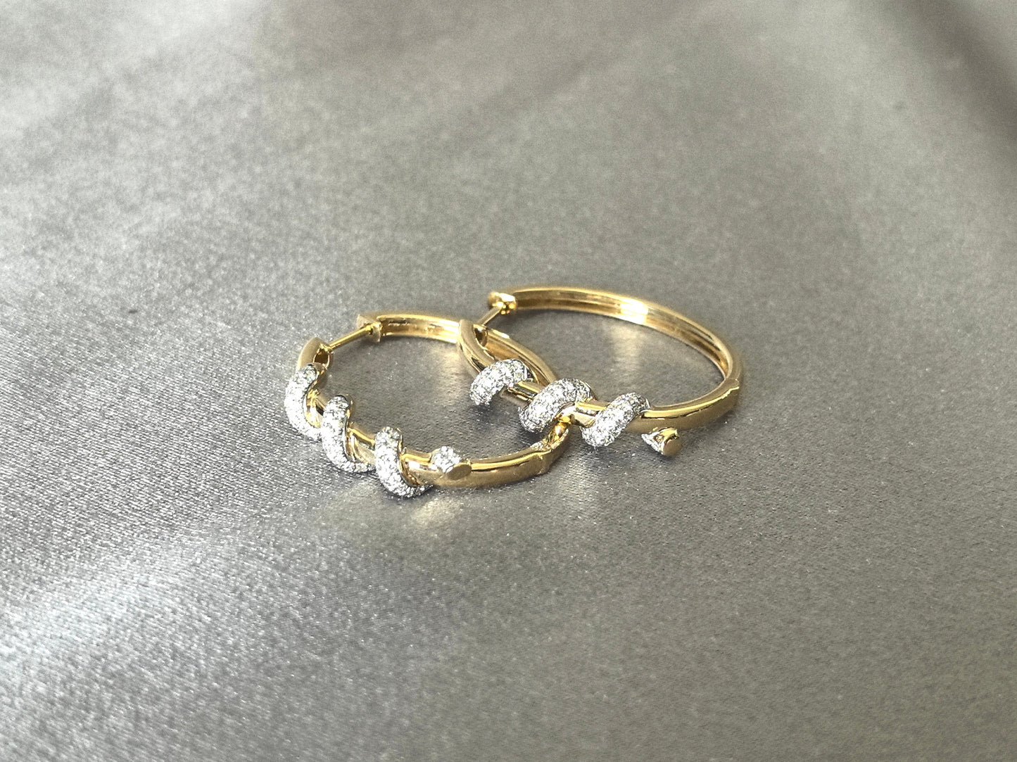 0.54ct 6.7g Twisted Hoop Earrings | 14K Gold | Elegant Design