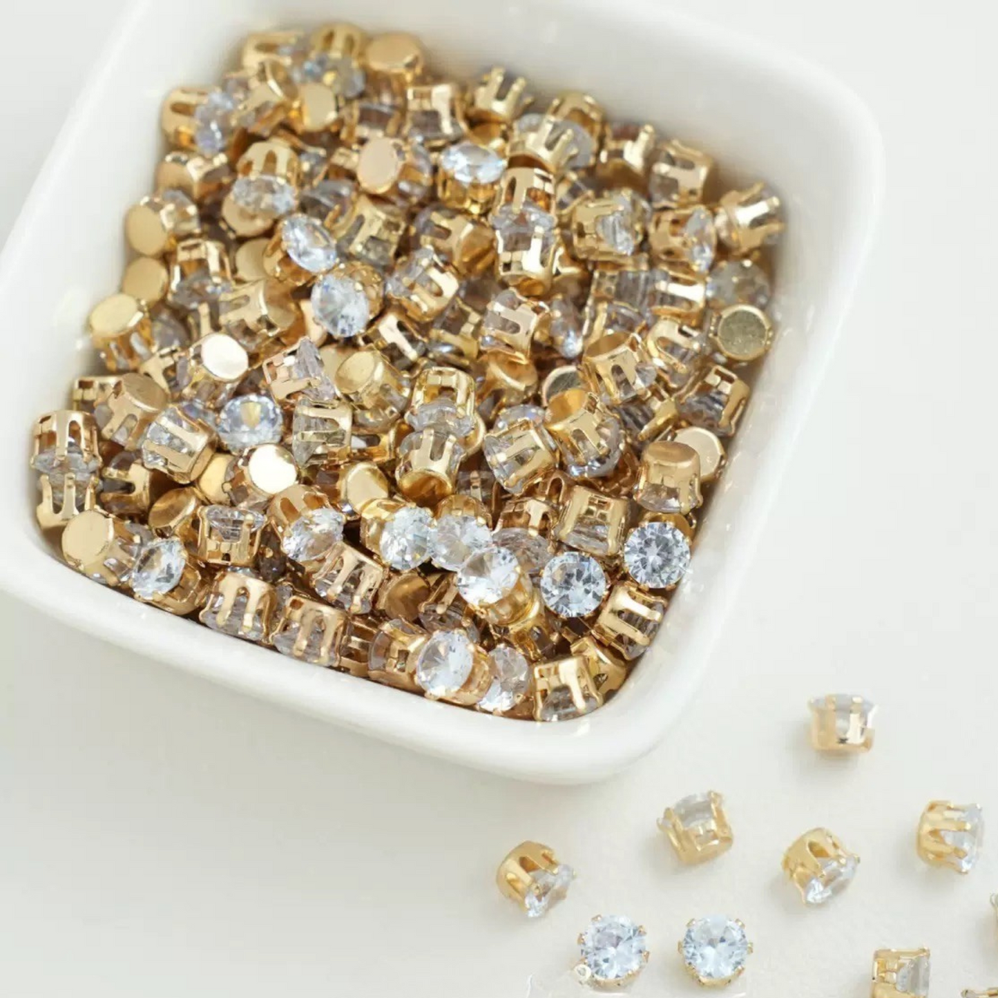 【A05】 5mm Round Zircon Beads – 50pcs Gold-Claw Rhinestones for DIY Handmade Jewelry