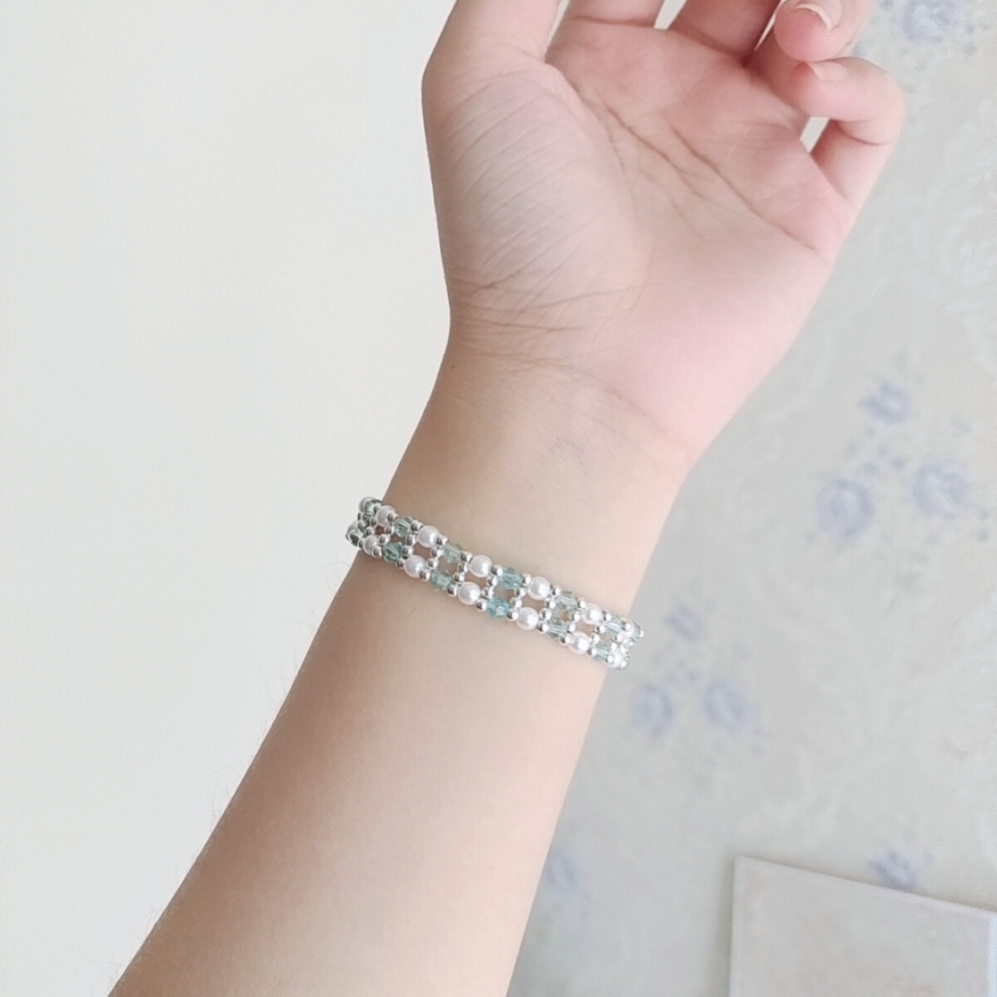 No.02 DIY Frozen-Inspired Beaded Bracelet Kit – 4mm Crystal Diamond Beads, 4mm Pearls, Silver Seed Beads & Findings | Beginner Jewelry Craft Kit Gift for Her