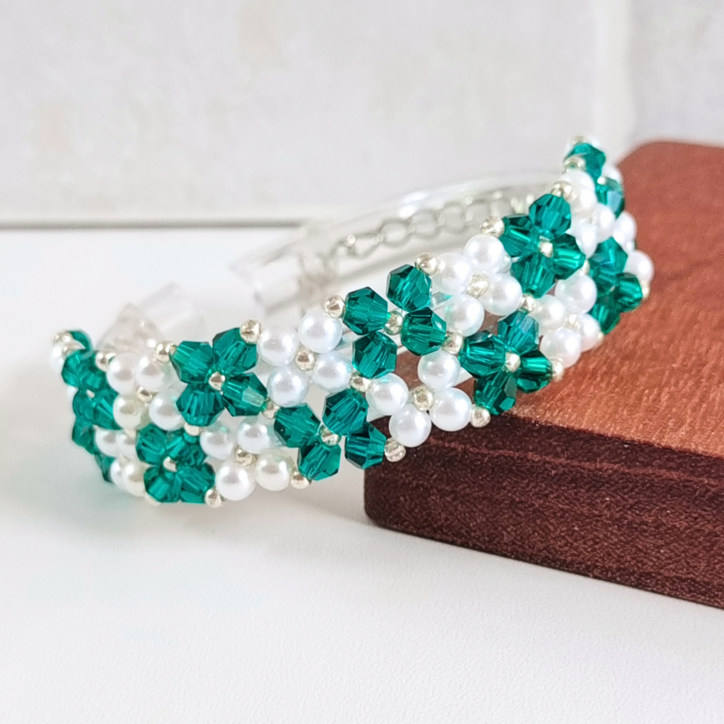 No.04 DIY Peacock-Inspired Beaded Bracelet– Green 4mm Crystal Diamond Beads, 4mm Pearls, Silver Seed Beads & Jewelry Findings | Craft Kit Beginner-Friendly Craft Gift for Her