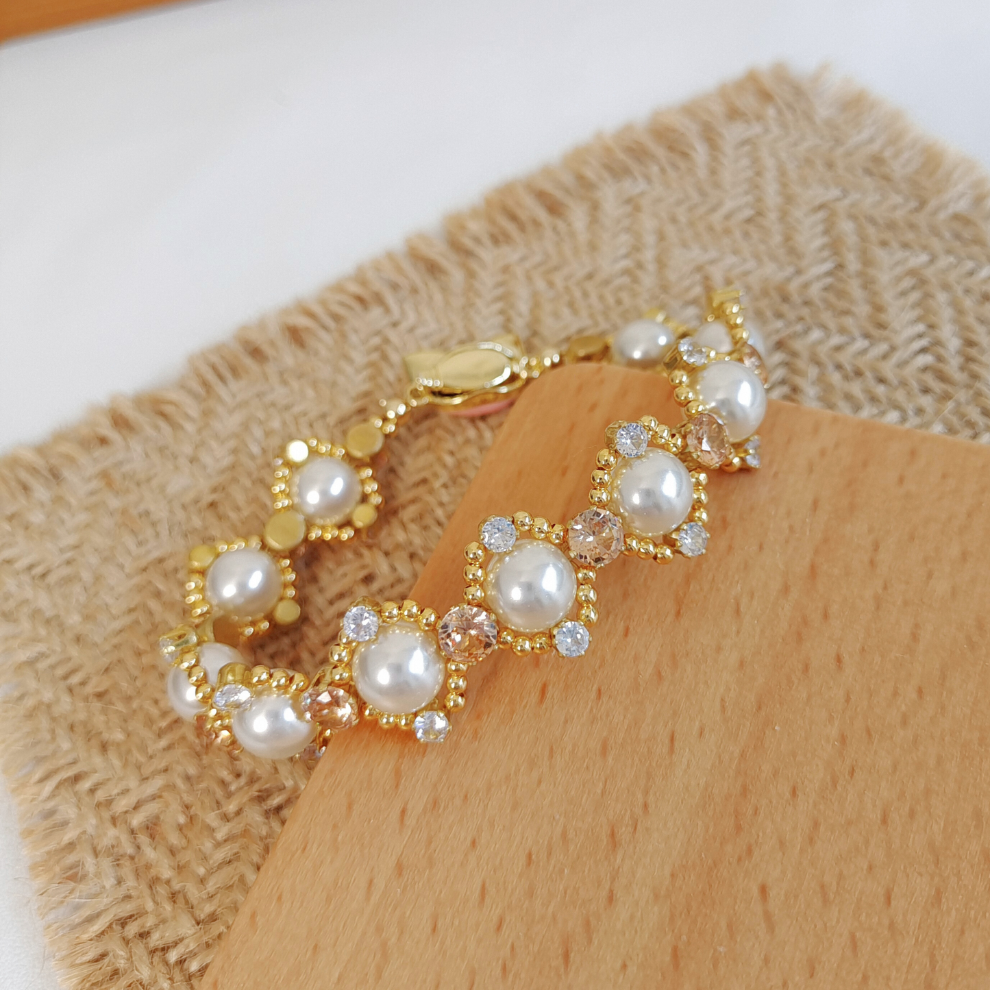 No.22 LinaBell-Inspired Pearl Bracelet – Handmade Pink Elegance with Zircons & Beads