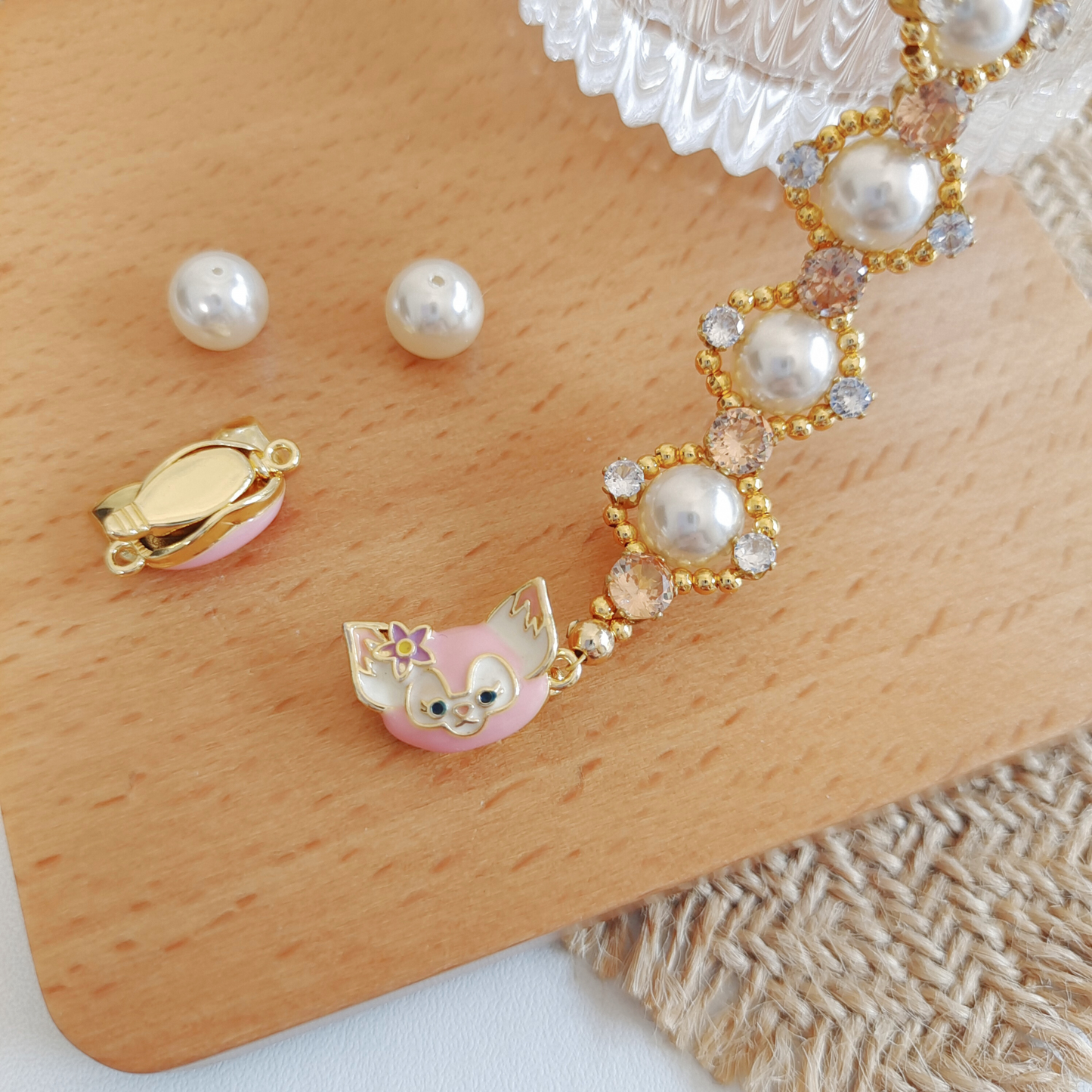 No.22 LinaBell-Inspired Pearl Bracelet – Handmade Pink Elegance with Zircons & Beads