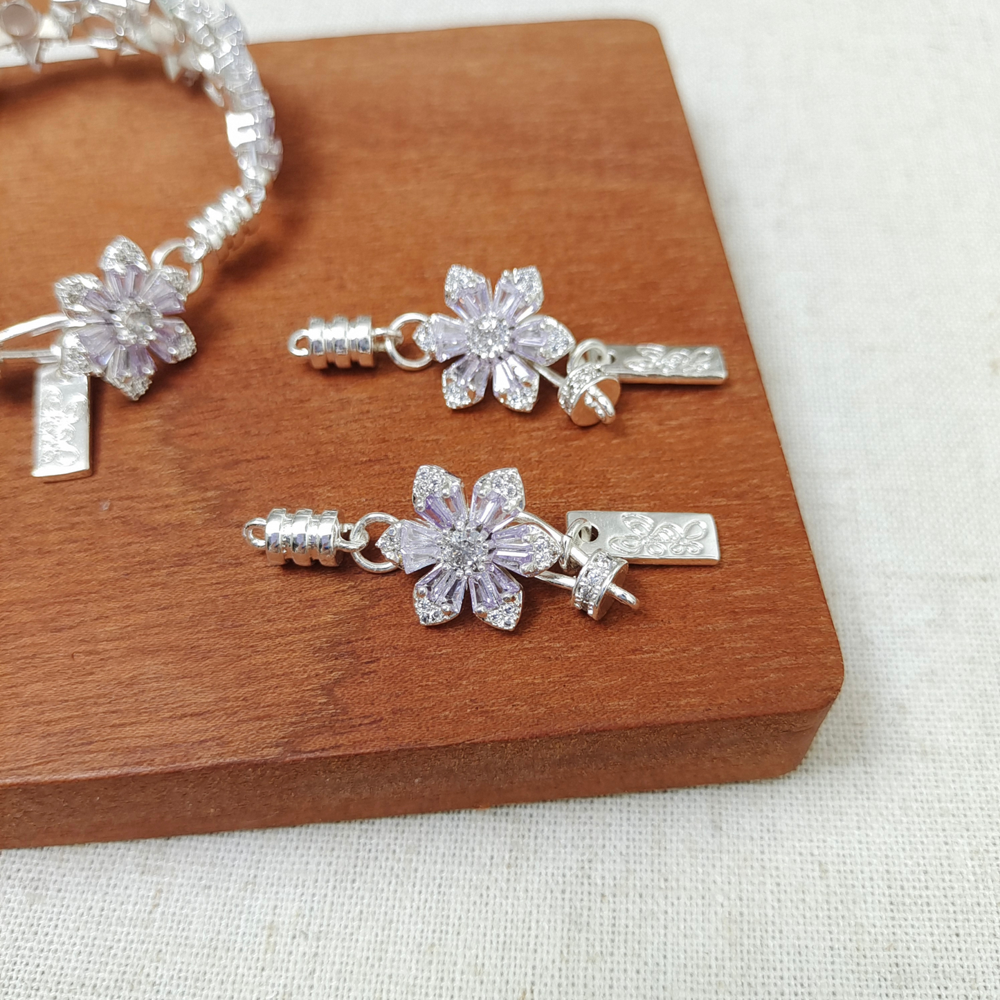 【B12】1PCS Sakura-Shaped Light Purple Zircon Clasp – DIY Jewelry Connector