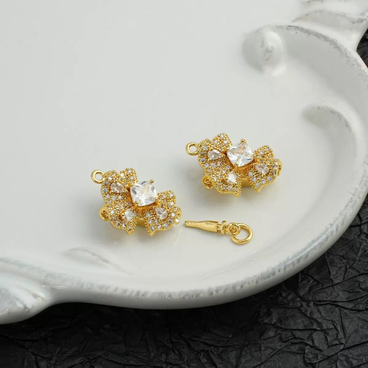 【B09】1P Bow Knot Yuanbao Clasp – 18K Gold/Silver Plated with Cubic Zirconia, DIY Jewelry Connector Bead
