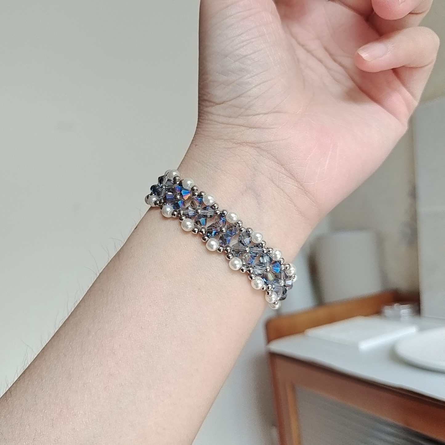 No.07 Handmade Beaded Bracelet Kit - 4mm Diamond Beads, 2.5mm Silver Seed Beads, 3mm & 4mm Pearls - DIY Craft Kit for Beginners