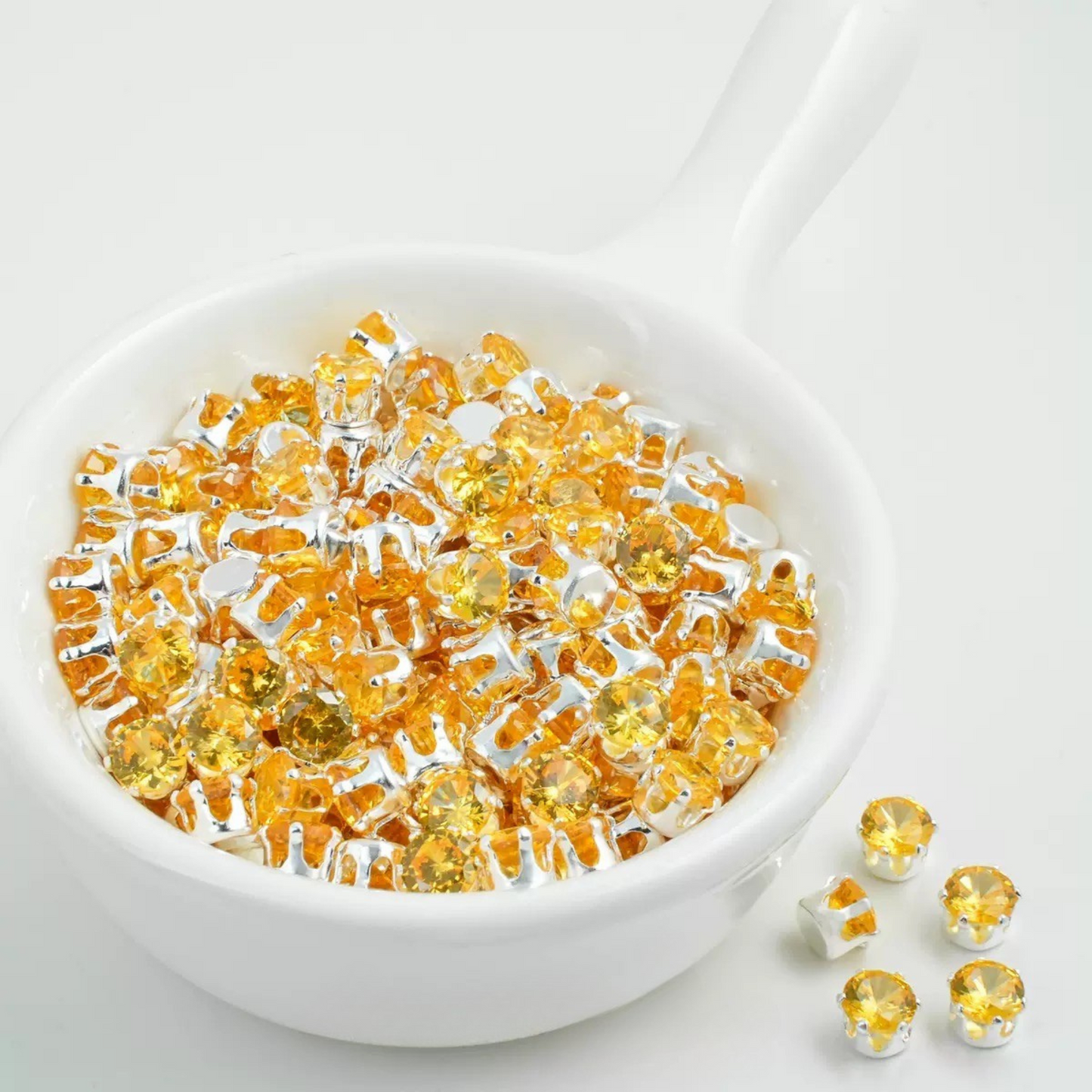 【A06】 5mm Round Zircon Beads – 50pcs Silver-Claw Rhinestones for DIY Handmade Jewelry