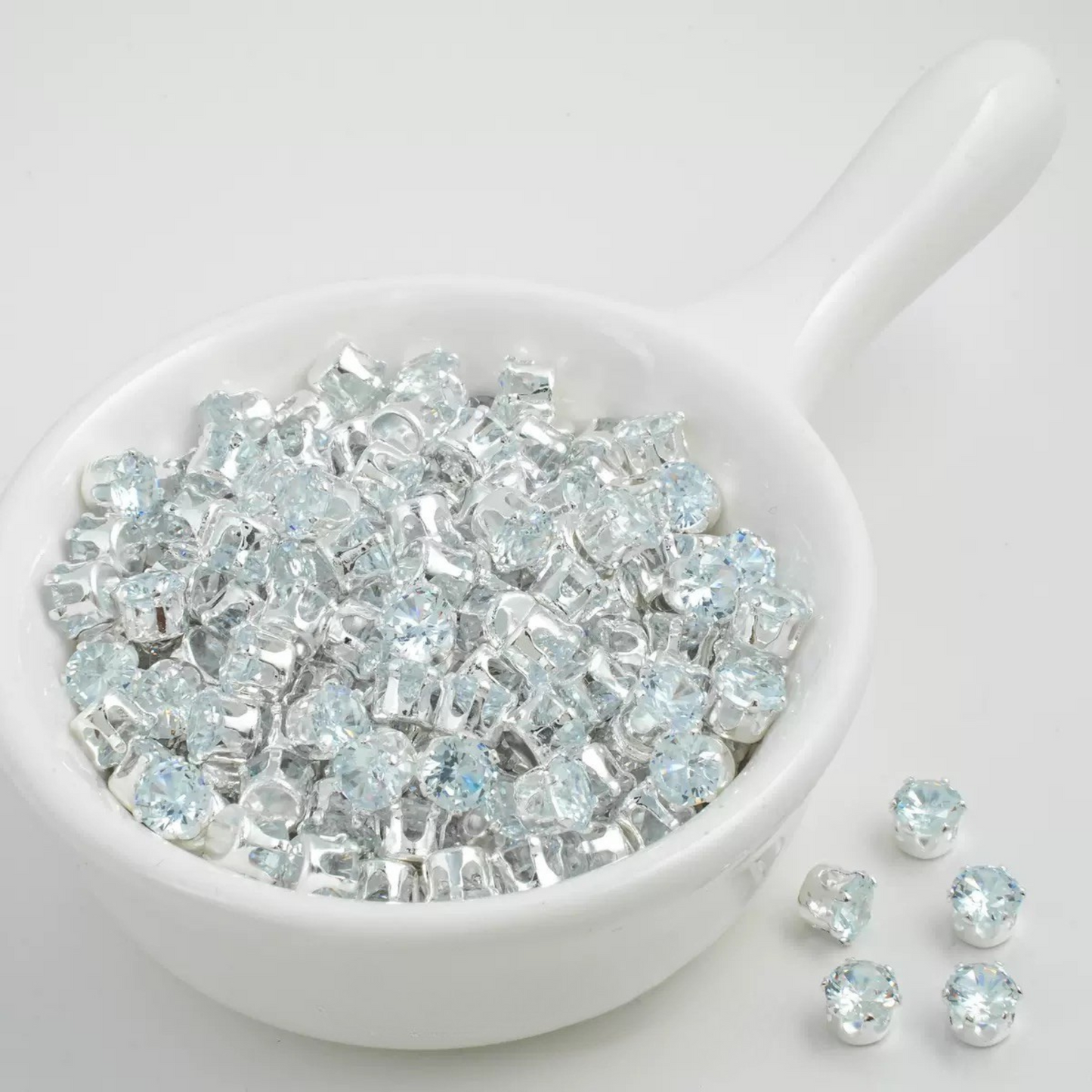 【A06】 5mm Round Zircon Beads – 50pcs Silver-Claw Rhinestones for DIY Handmade Jewelry