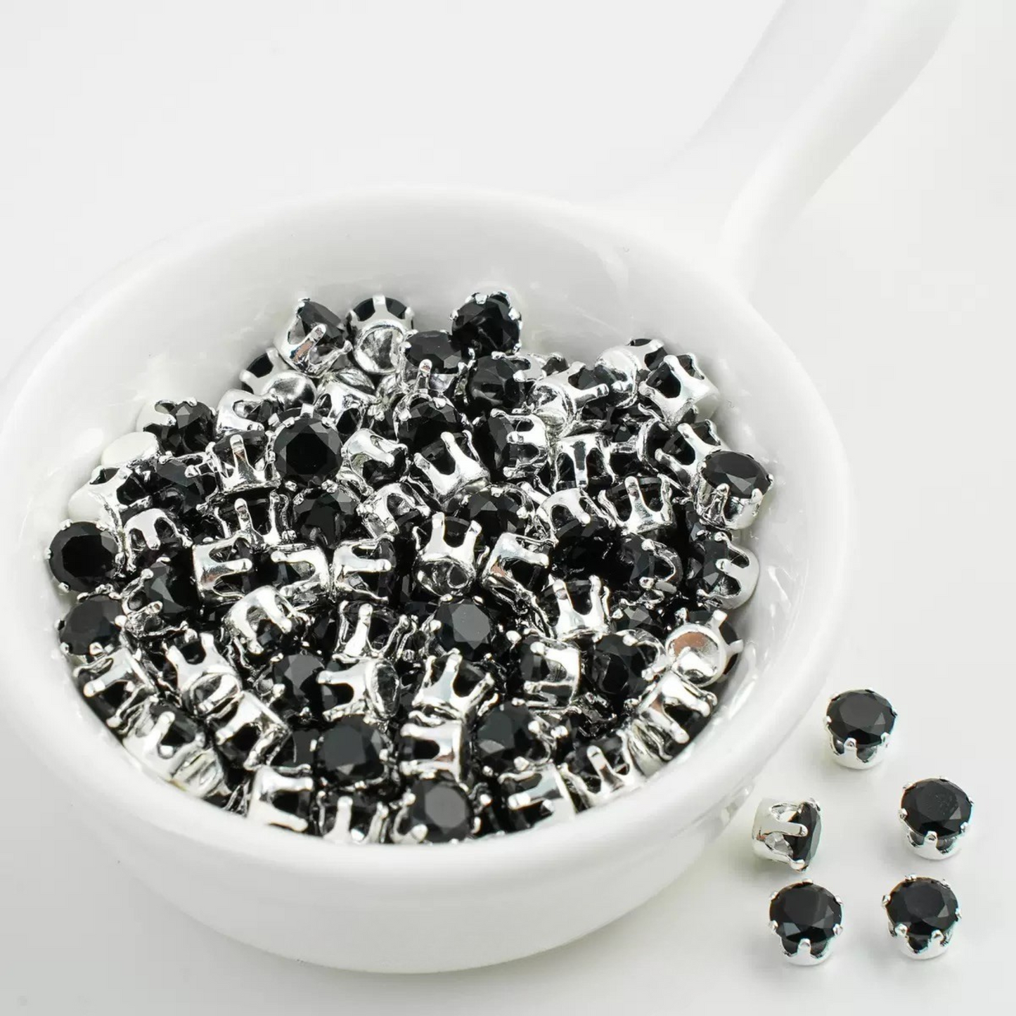 【A06】 5mm Round Zircon Beads – 50pcs Silver-Claw Rhinestones for DIY Handmade Jewelry
