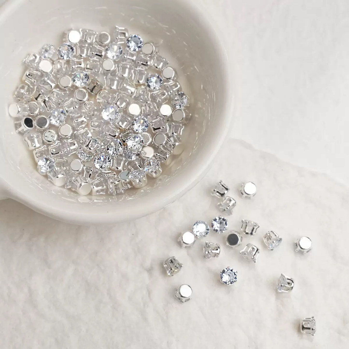 【A04】 50pcs 4mm Round Zircon Beads – Silver-Claw Rhinestones for DIY Handmade Jewelry