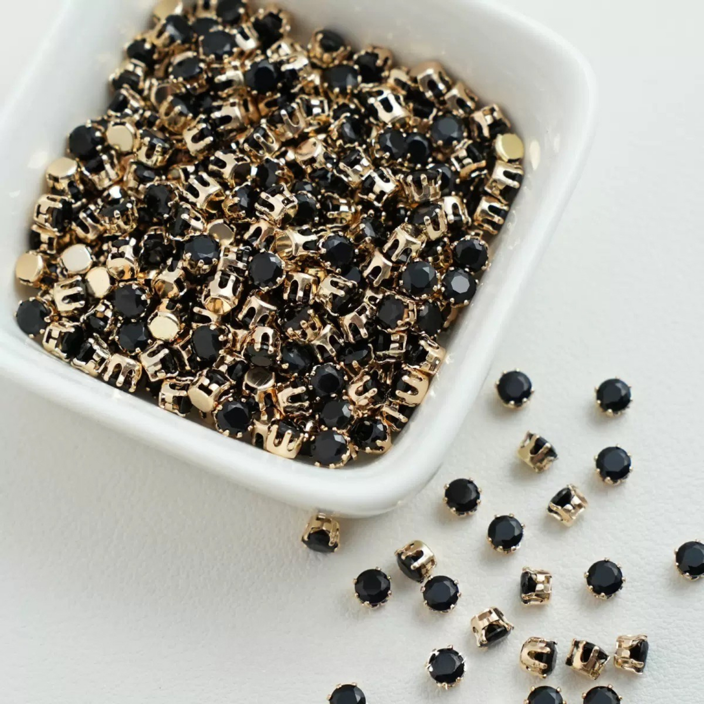 【A03】50pcs 4mm Round Zircon Beads – Gold-Claw Rhinestones for DIY Handmade Jewelry