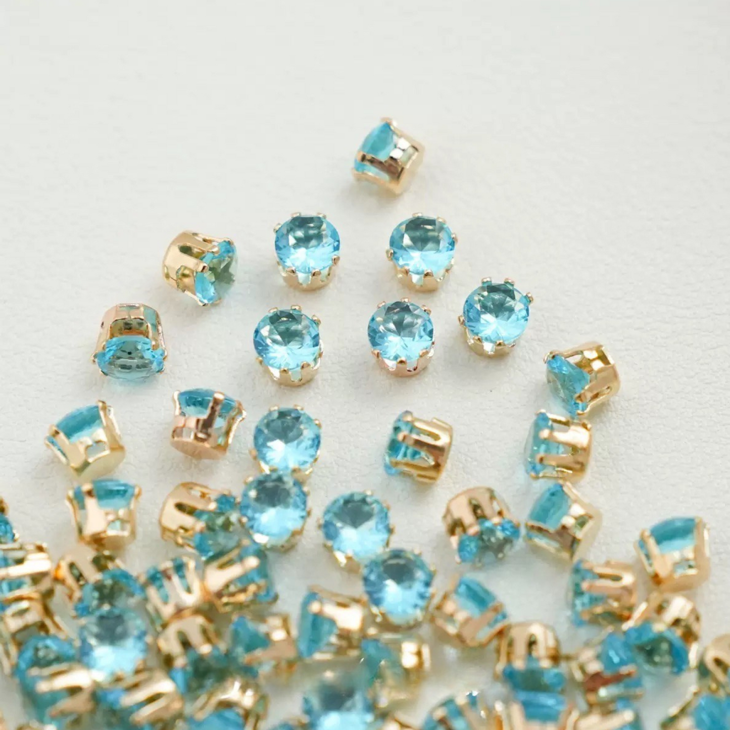 【A03】50pcs 4mm Round Zircon Beads – Gold-Claw Rhinestones for DIY Handmade Jewelry
