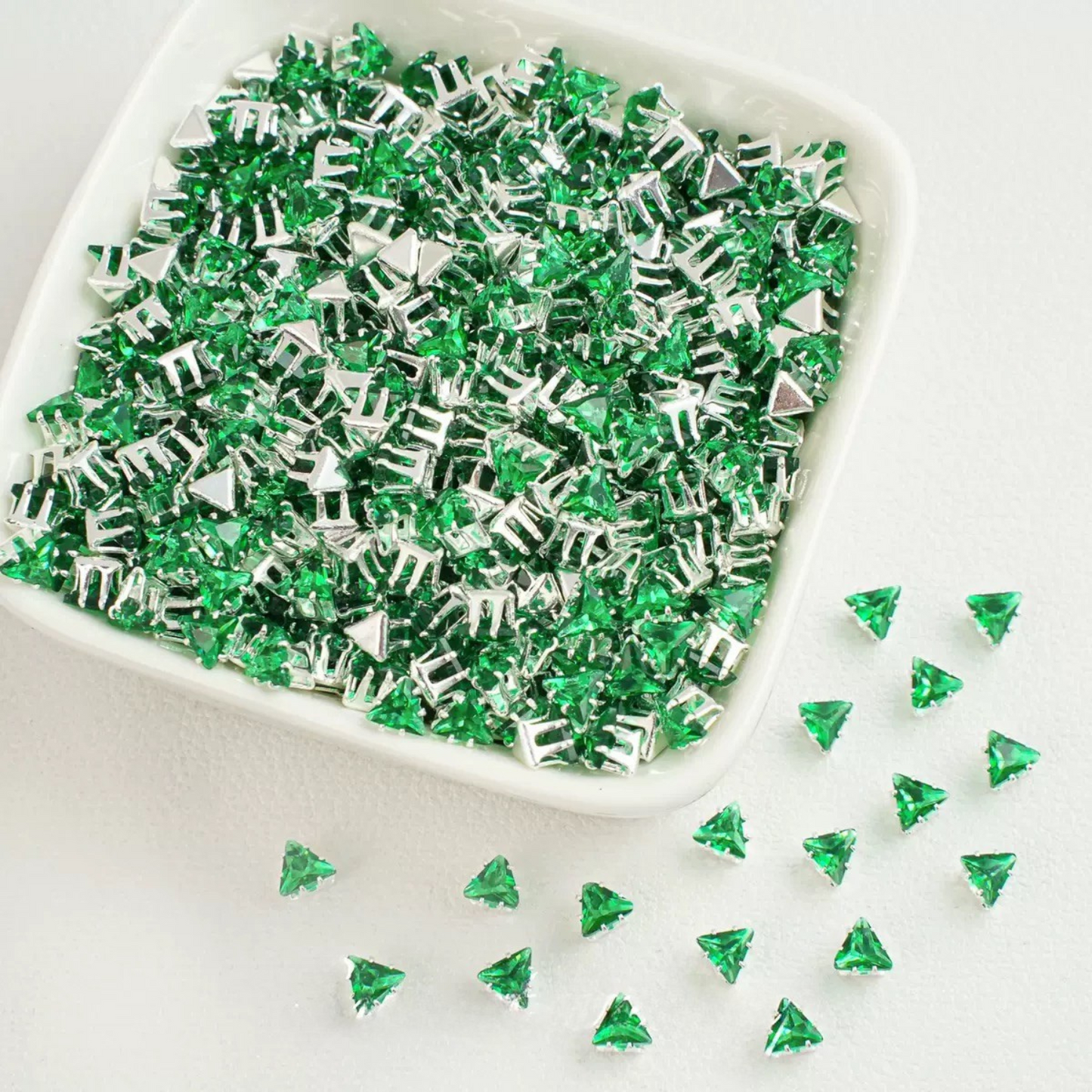 【A17】50pcs Triangle Zircon Beads – 4mm Silver-Claw DIY Spacer for Handmade Jewelry