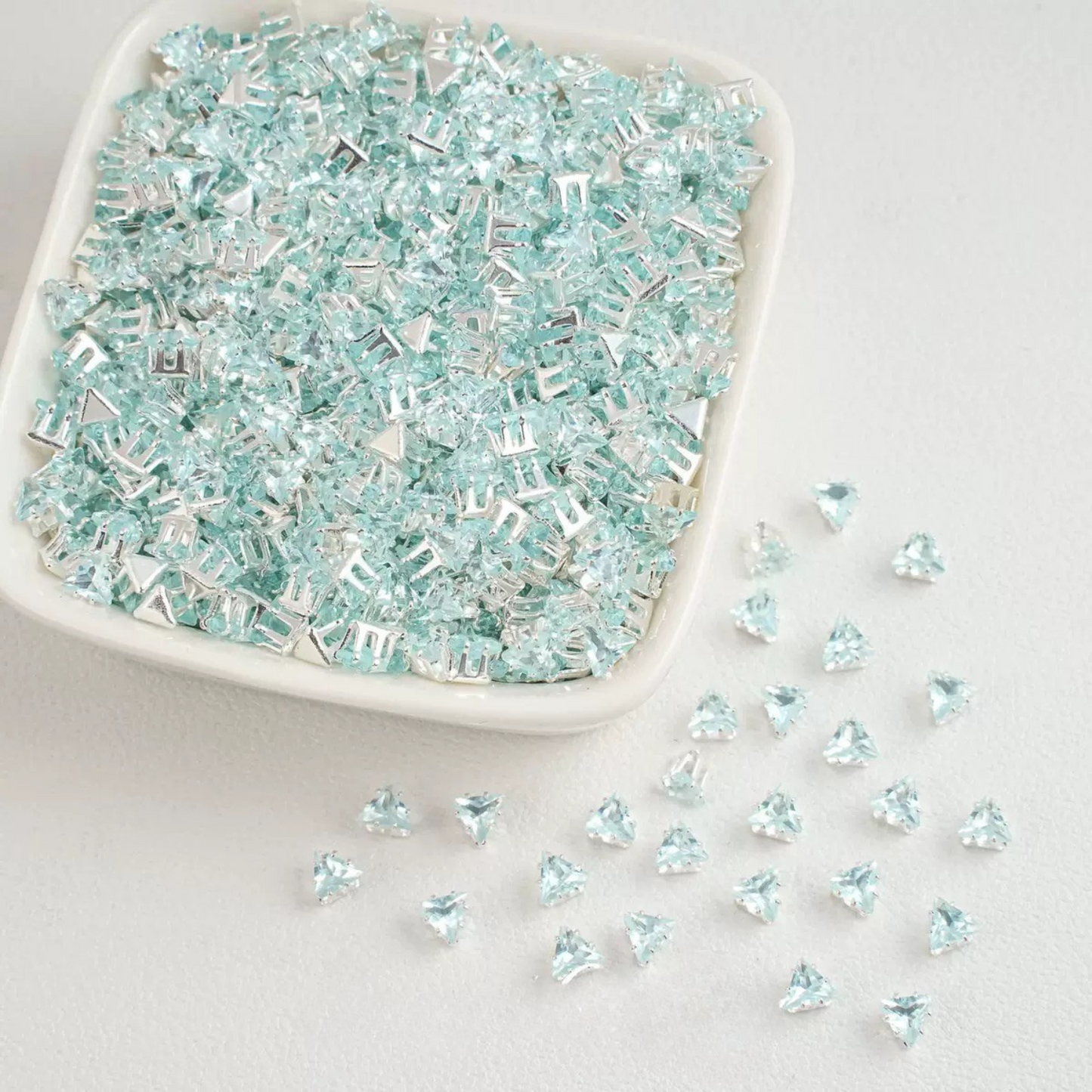 【A17】50pcs Triangle Zircon Beads – 4mm Silver-Claw DIY Spacer for Handmade Jewelry