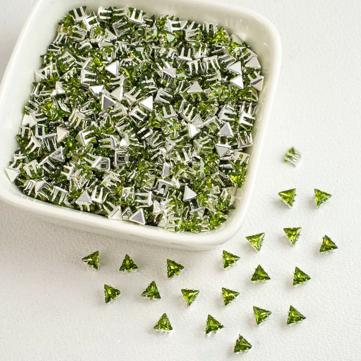 【A17】50pcs Triangle Zircon Beads – 4mm Silver-Claw DIY Spacer for Handmade Jewelry