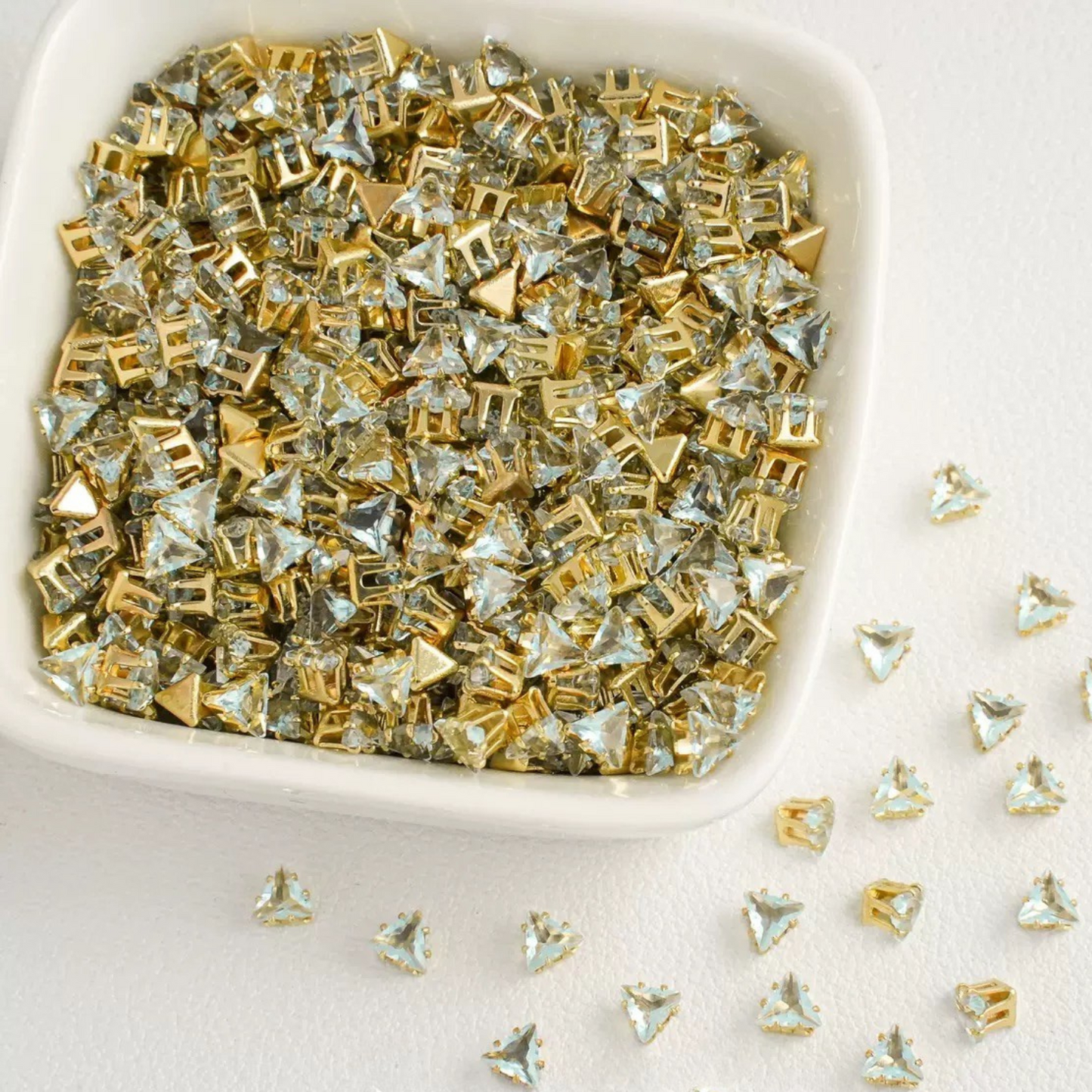 【A16】50pcs Triangle Zircon Beads – 4mm Gold-Claw DIY Spacer for Handmade Jewelry
