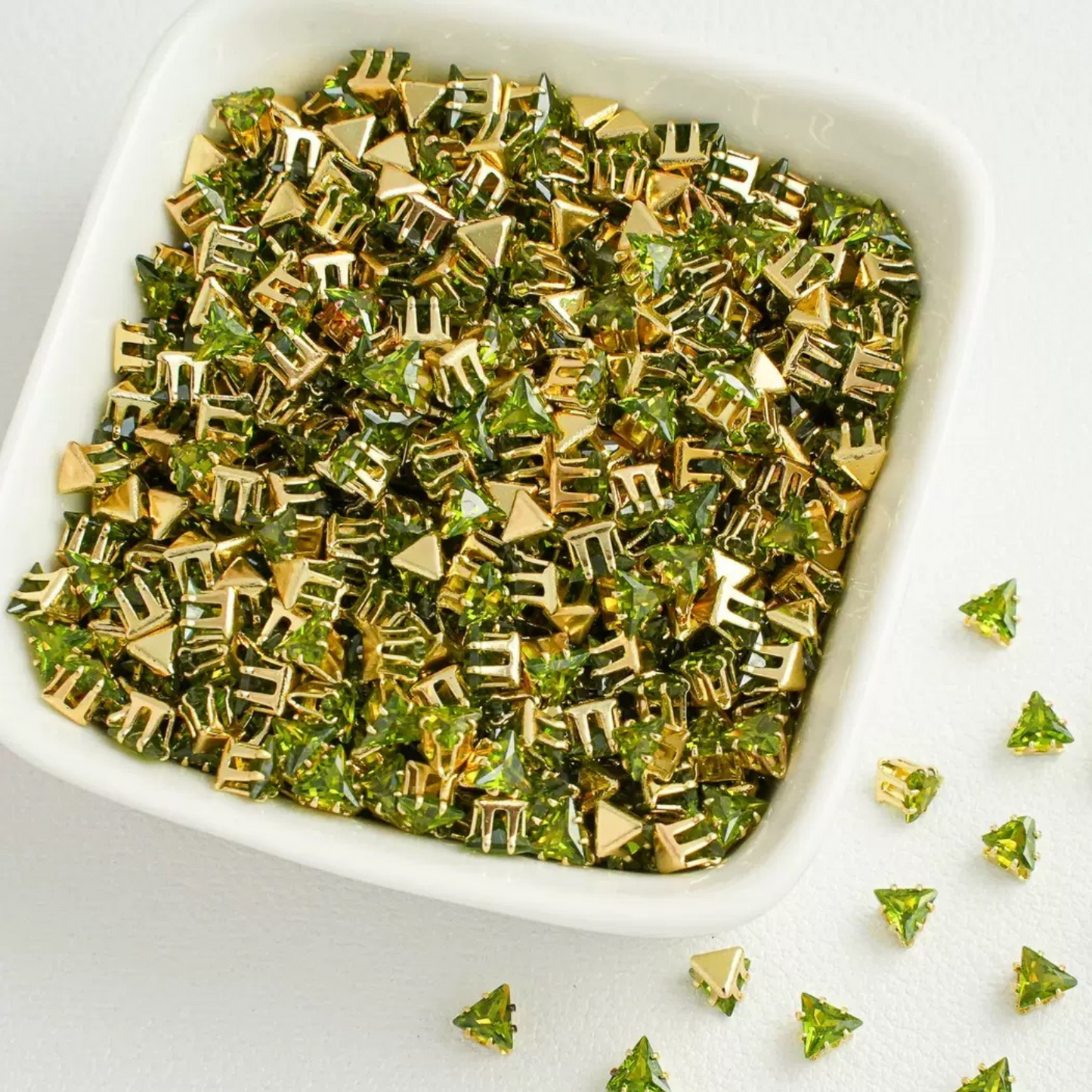 【A16】50pcs Triangle Zircon Beads – 4mm Gold-Claw DIY Spacer for Handmade Jewelry