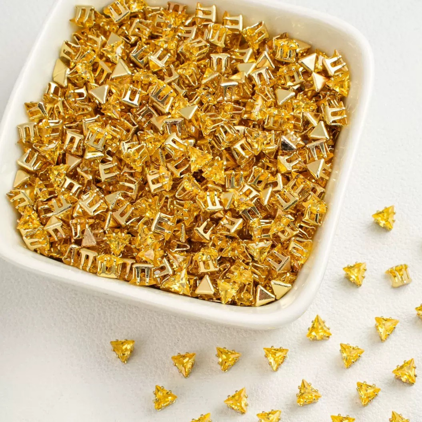 【A16】50pcs Triangle Zircon Beads – 4mm Gold-Claw DIY Spacer for Handmade Jewelry