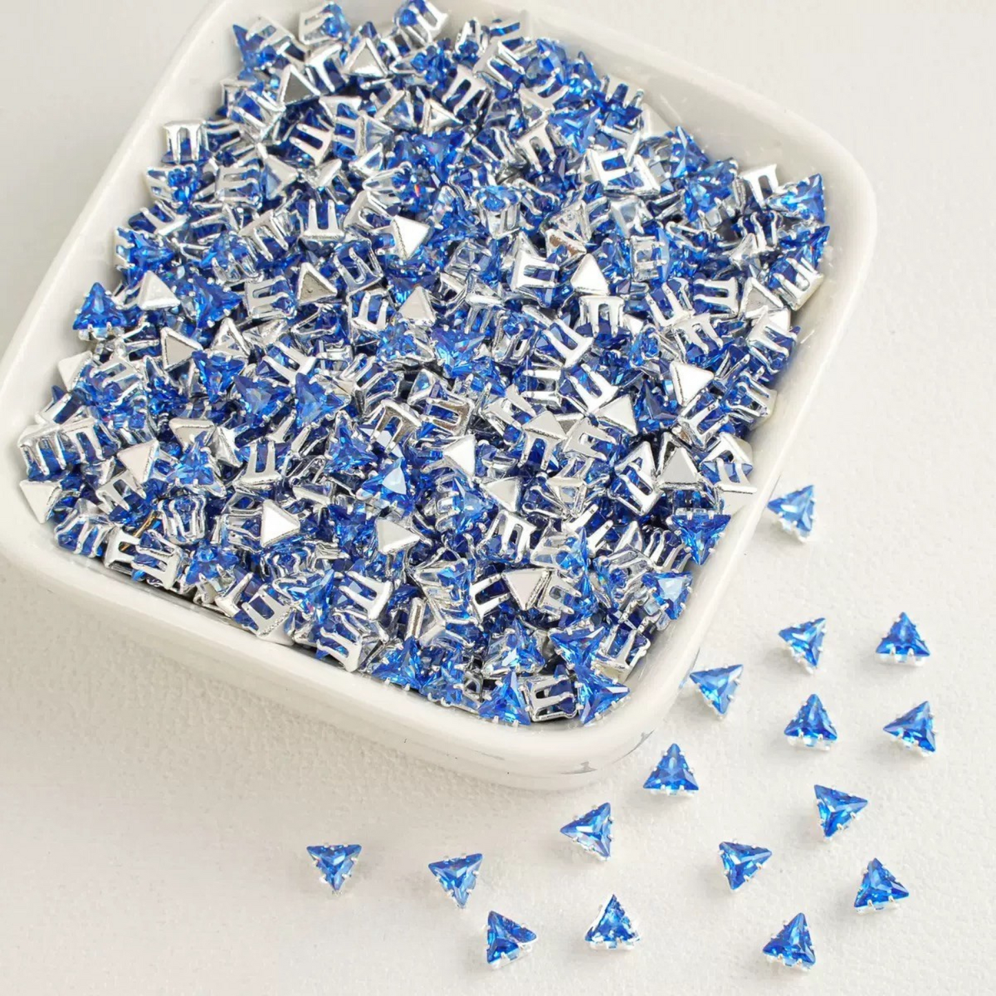 【A17】50pcs Triangle Zircon Beads – 4mm Silver-Claw DIY Spacer for Handmade Jewelry