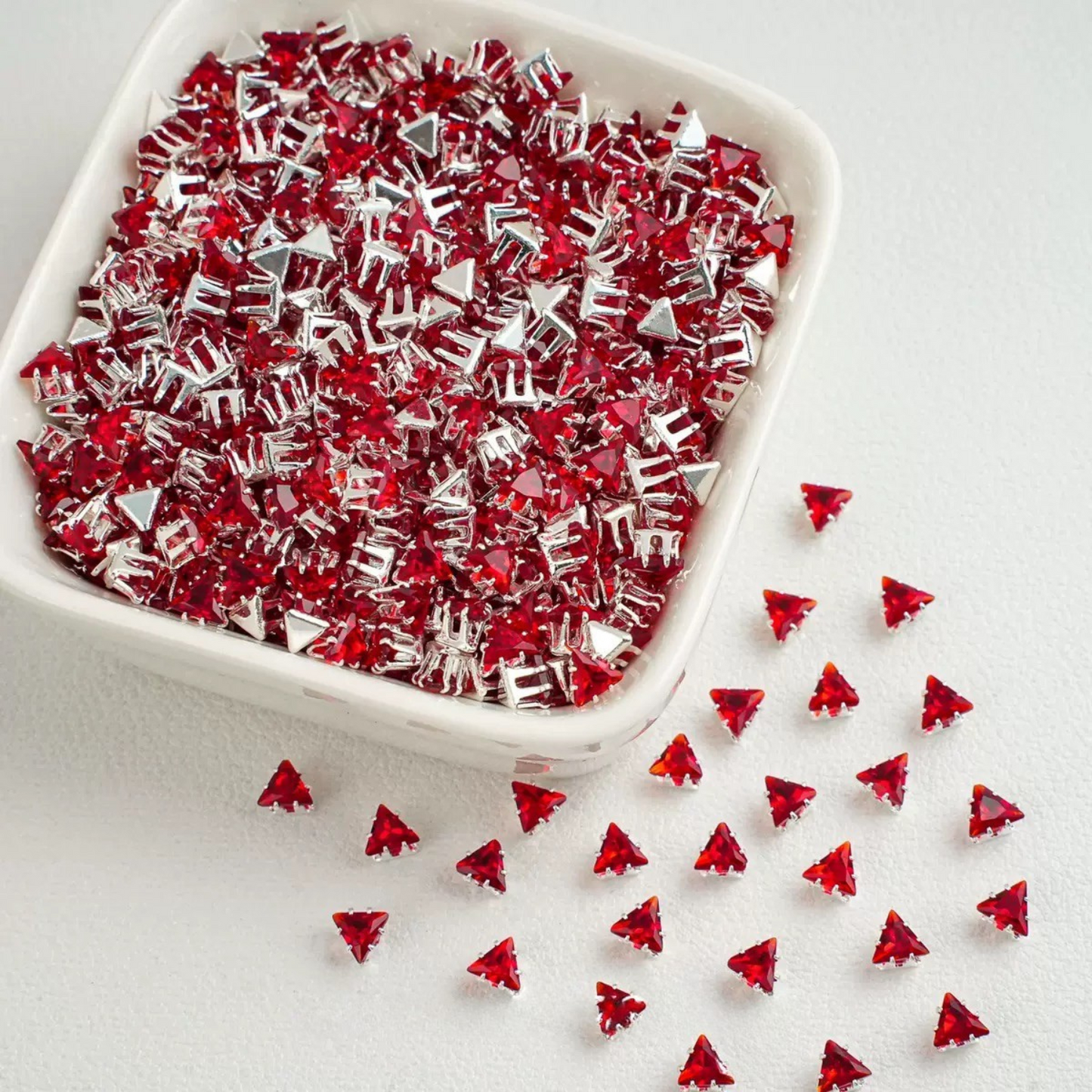 【A17】50pcs Triangle Zircon Beads – 4mm Silver-Claw DIY Spacer for Handmade Jewelry