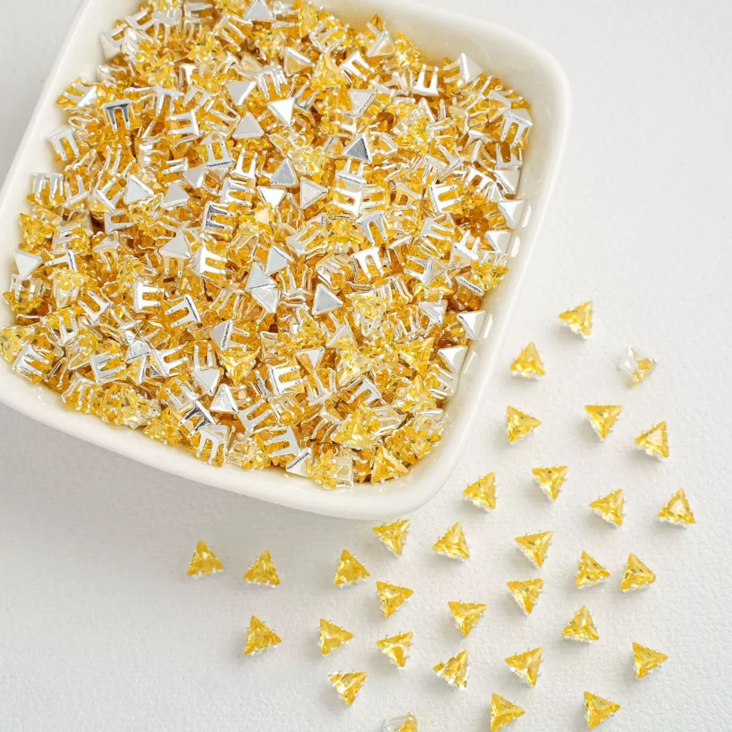 【A17】50pcs Triangle Zircon Beads – 4mm Silver-Claw DIY Spacer for Handmade Jewelry